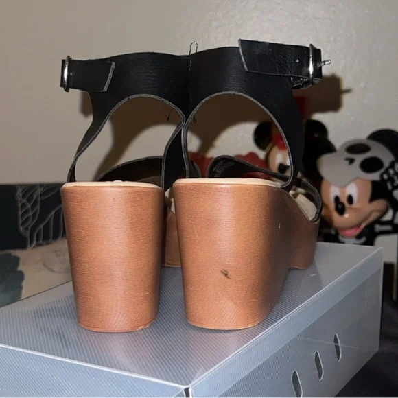 NEW- Me Too Womens Ankle Strap Wedge Sandals - Picture 7 of 10